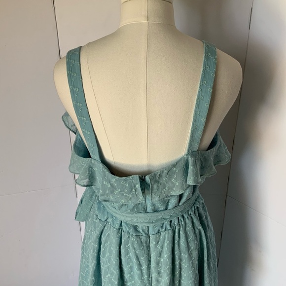 Gal Meets Glam | "Helena" lace dress - Picture 5 of 8